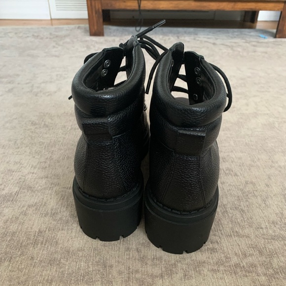 Marc Fisher Black Genuine Shearling
Lug Sole Bootie Size 8.5 New - Picture 3 of 5